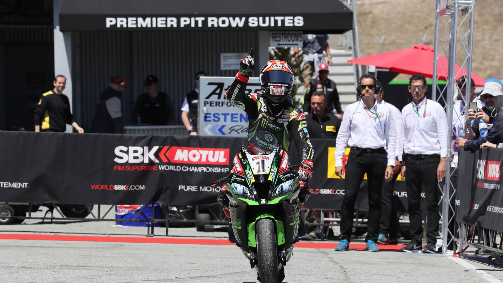 Rea sees off Ducati threat to strengthen title bid