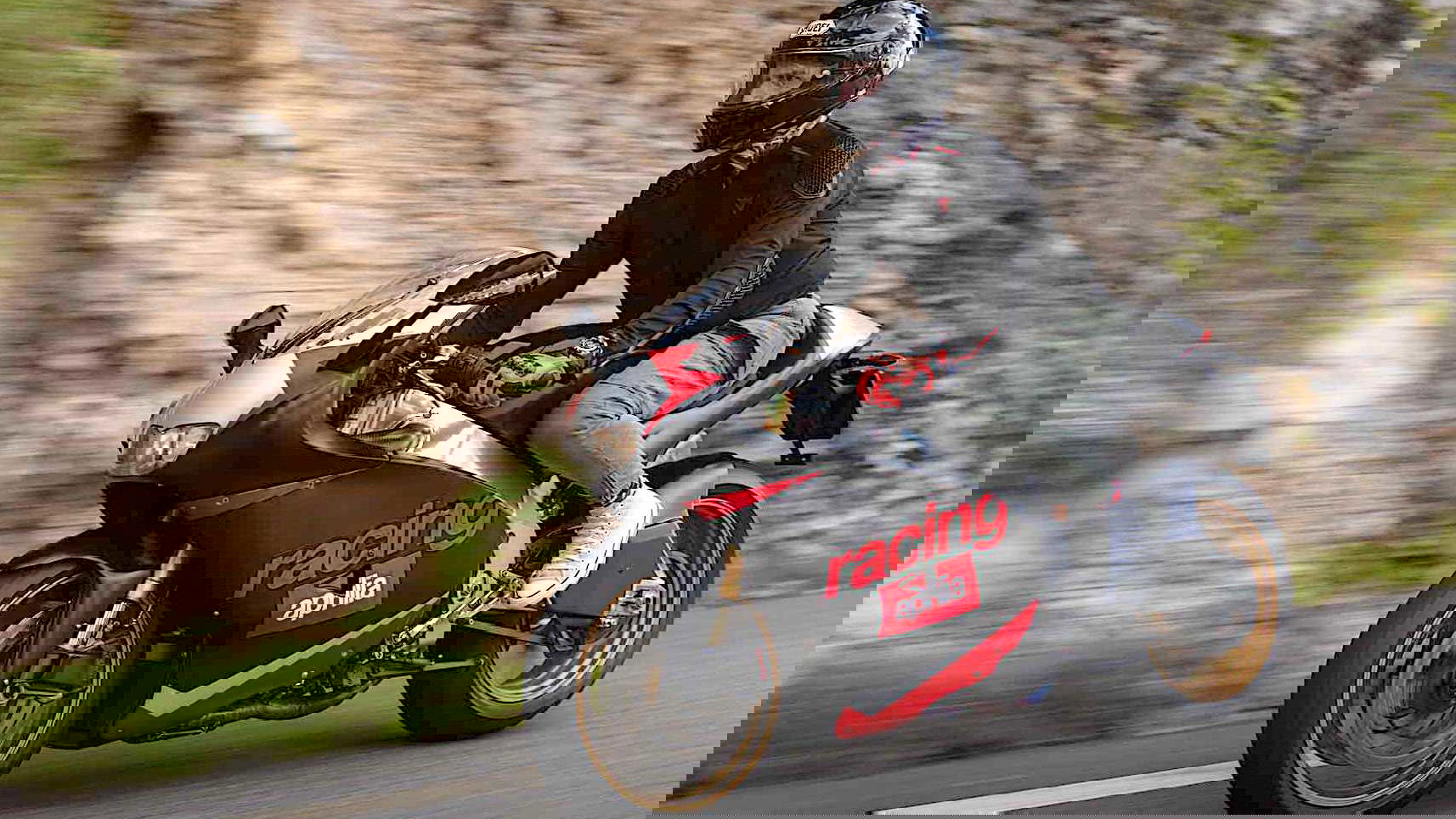 Aprilia RSV4 - Aprilia RS250 tribute