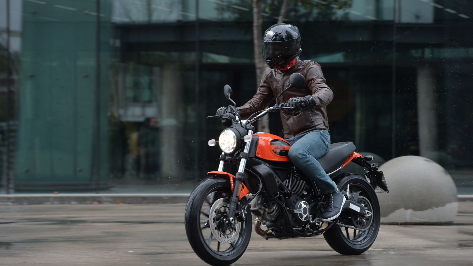 Ducati Scrambler Sixty2 video review