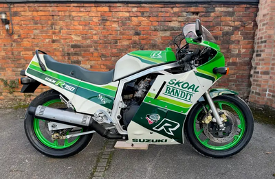 Suzuki GSX-R750 Skoal Bandit. - Iconic Auctioneers