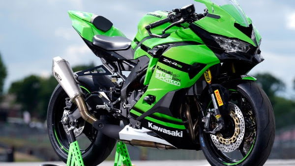 Kawasaki ZX-4RR race prep