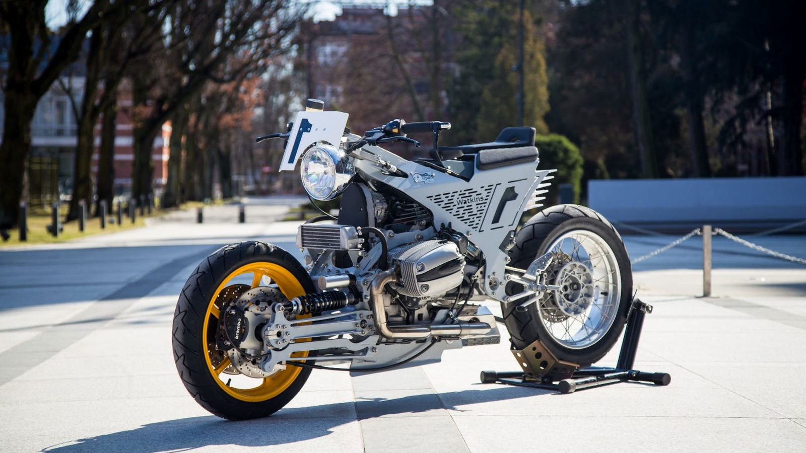 Hub-steered, Boxer-powered, sheet-metal jaw-dropper