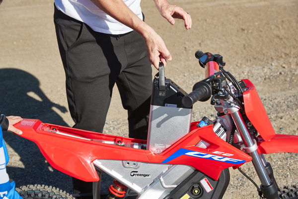 Honda CRF-E2, showcasing swappable battery.