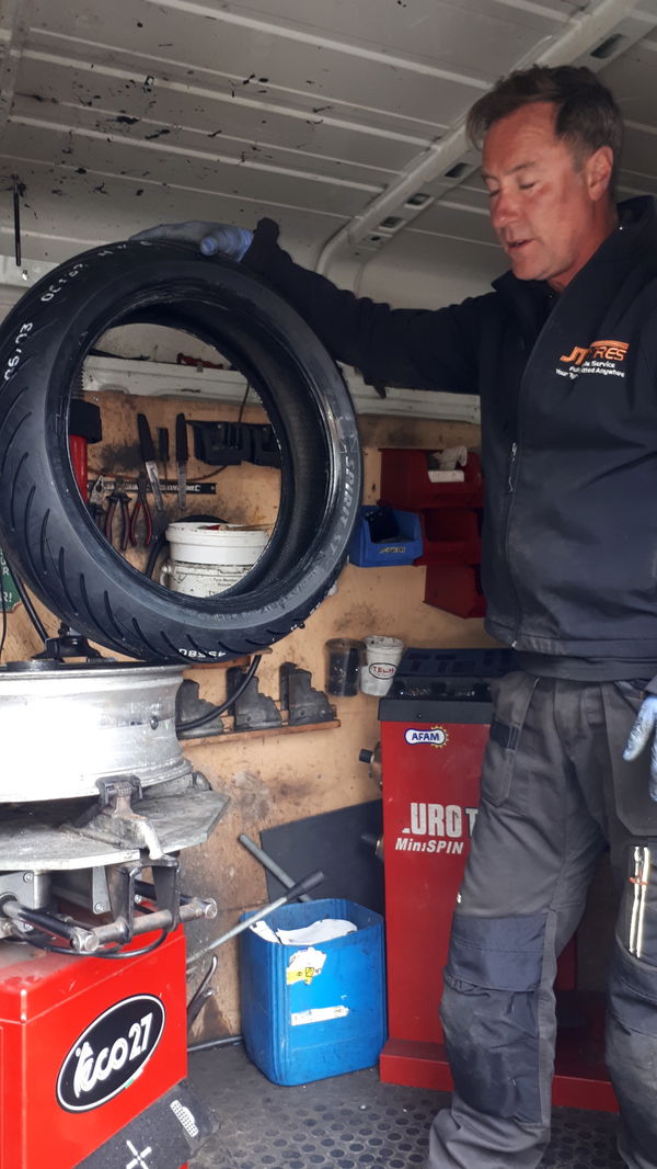 Blackbird Avon tyre fitting