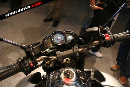 Suzuki B-King launch pics and full specs