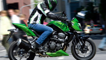 2009 Kawasaki Z750 first riding shot