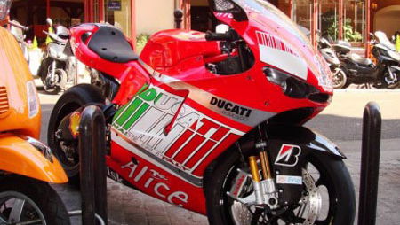 Ducati Desmosedici Casey Stoner replica