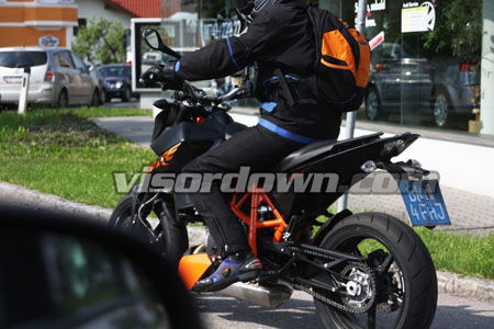 EXCLUSIVE: KTM Duke 690R spy shots