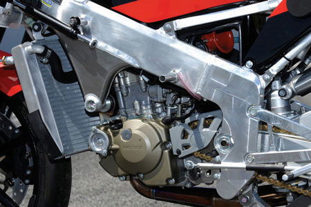 First Look: Moriwaki MD 250H racer