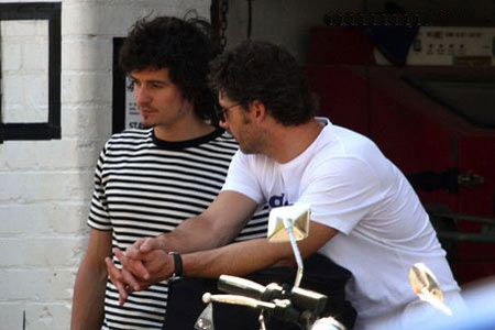 Spotted: Eric Bana and Orlando Bloom buy bikes