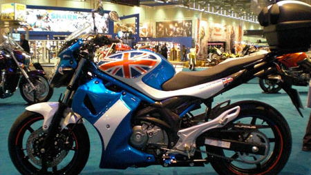 Suzuki unveil pimped-up Gladius