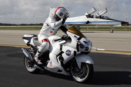 The Space Shuttle ZZR1400