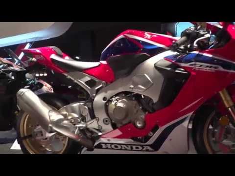 A walk around Honda&#39;s Fireblade stand - EICMA TODAY