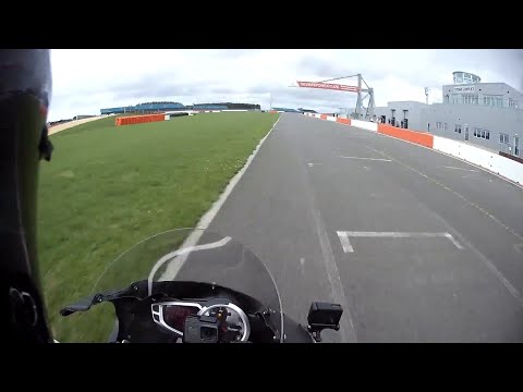 LISTEN TO THAT SOUND! Triumph Moto2 lap at Stowe Circuit Silverstone