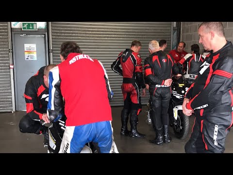 Ron Haslam Motorcycle Race School at Donington Park - Rider Body Positioning | Visordown.com