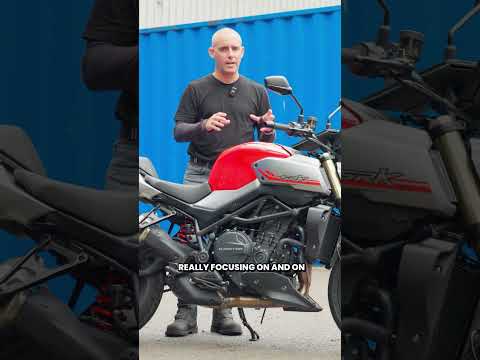 How does the QJ SRK 900 match up against other big name naked bikes?