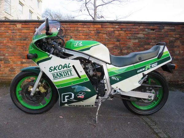 Suzuki GSX-R750 Skoal Bandit. - Iconic Auctioneers