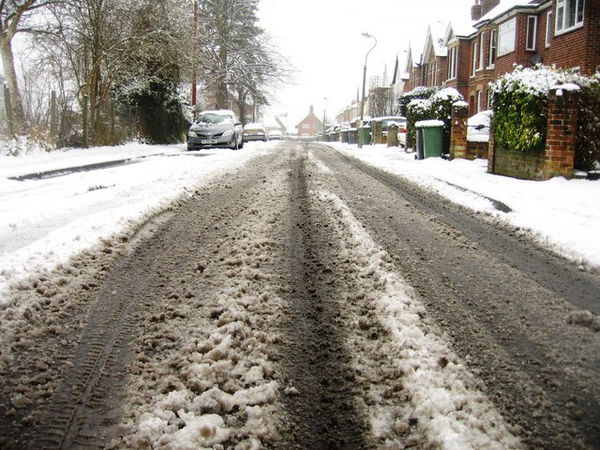 how to ride a motorcycle in snow