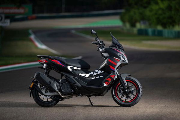 Aprilia SR GT Replica