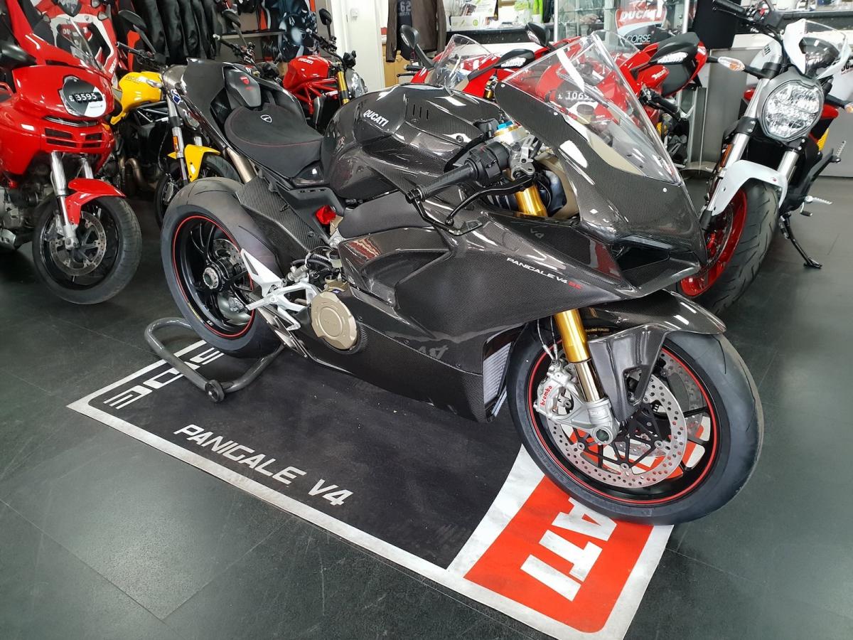 Carbon v4 outlet panigale