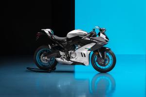 CFMoto 675SR-R