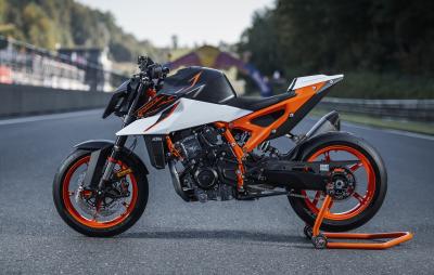 The new 2025 KTM 990 Duke R