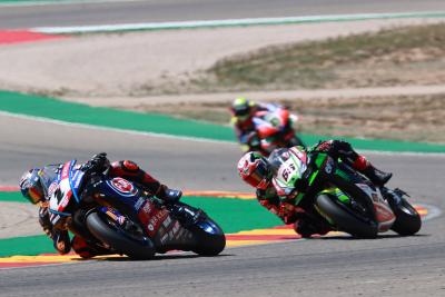 Toprak Razgatlioglu leads Jonathan Rea, 2022 Aragon WorldSBK. - Gold and Goose