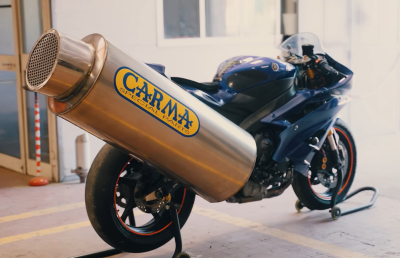 Yamaha R6 with "Carma Special Parts" exhaust. - Carmagheddon/YouTube