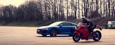 Audi R8 Vs Ducati Panigale V4