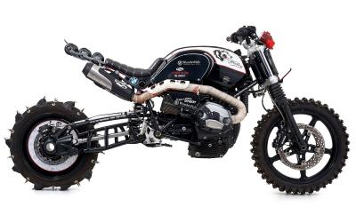 Husky BMW RnineT snow racer