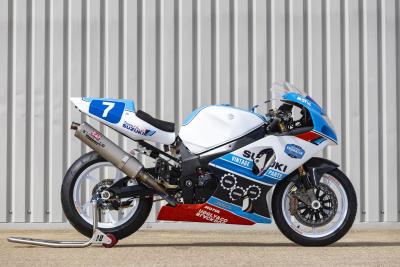 Team-Classic-Suzuki-GSXR1000-K1-Racer