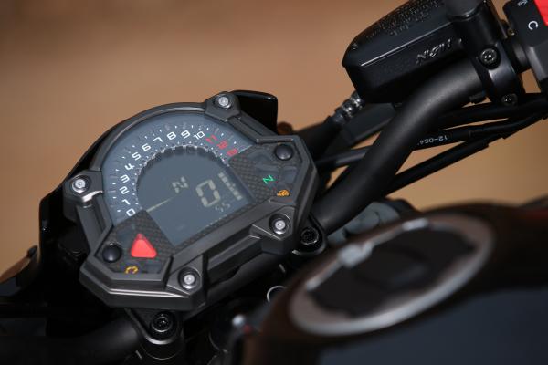 Kawasaki Z900 clocks