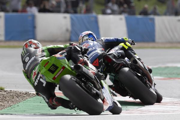 Toprak Razgatlioglu leads Jonathan Rea, 2023 UK WorldSBK. - Gold and Goose