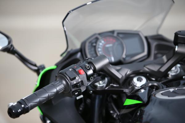 Kawasaki Ninja 650 switchgear and bars