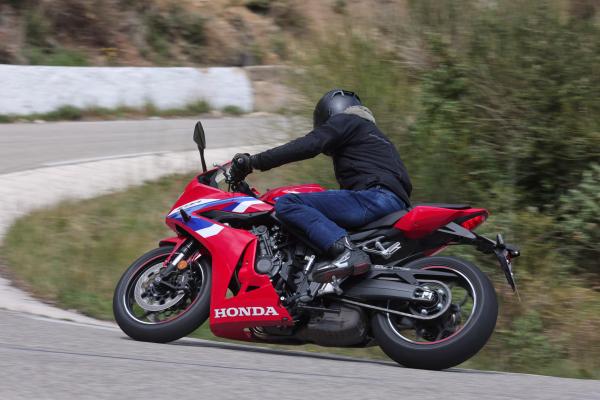 Honda CBR650R - riding