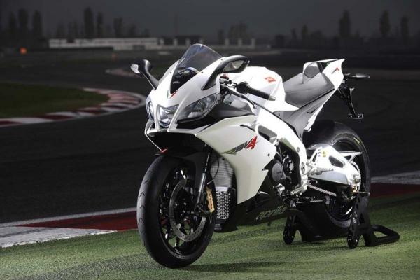 2010-aprilia-rsv4-r_800x0w.jpg