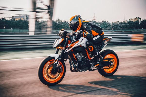 KTM 890 Duke R