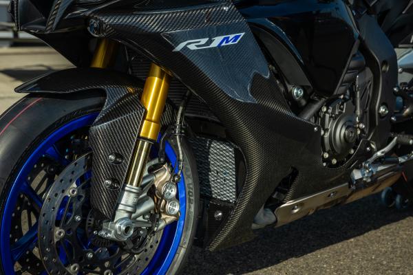 Yamaha YZF-R1 and YZF-R1M (2020) review