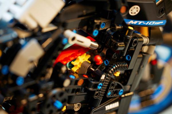 Lego Technic Yamaha MT-10 - detail