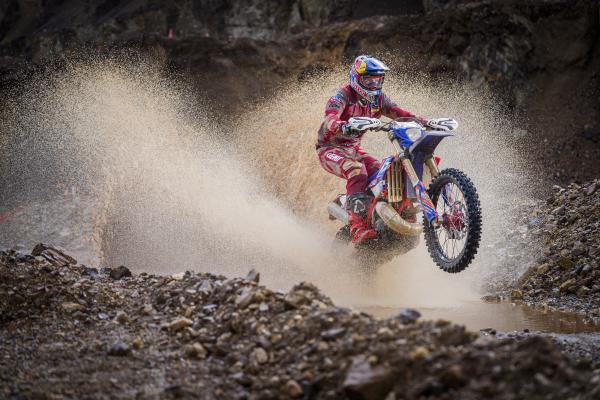 Johnny Walker splashes his Beta through a puddle in Erzberg. - Red Bull Content Pool