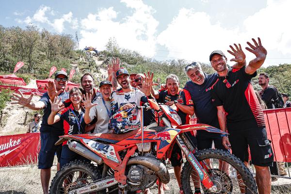 Manuel Lettenbichler & Red Bull KTM celebrate 2024 Red Bull Romaniacs victory. - KTM