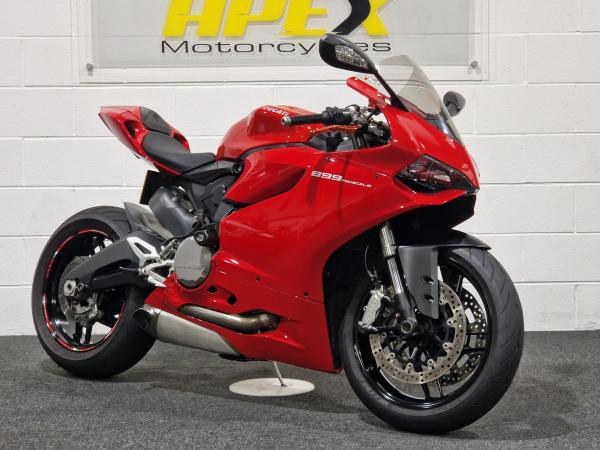 Ducati 899 Panigale - front