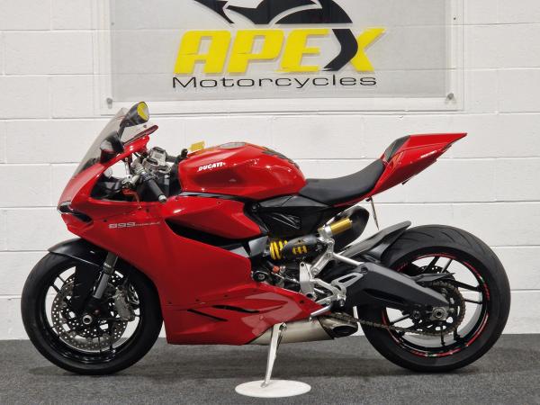 Ducati 899 Panigale - side