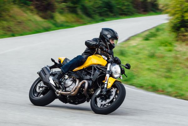 Ducati Monster 821 - riding