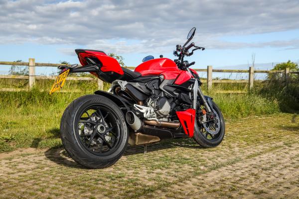 Ducati Streetfighter V2 - rear