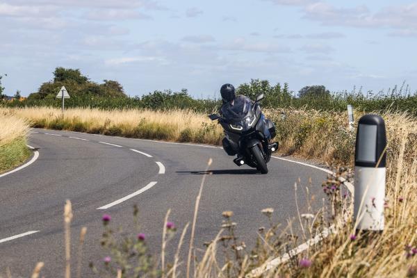 A BMW K1600 B