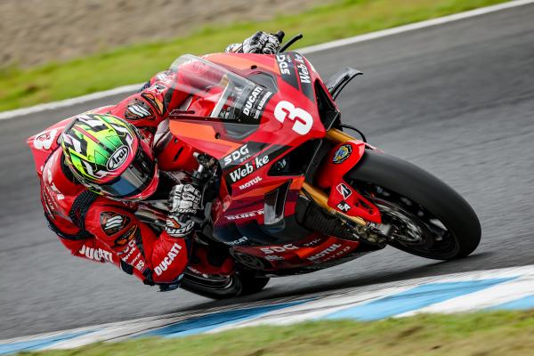 Ryo Mizuno riding his Ducati Panigale V4 R