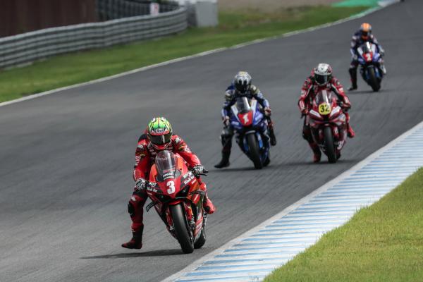 Ryo Mizuno riding his Ducati Panigale V4 R