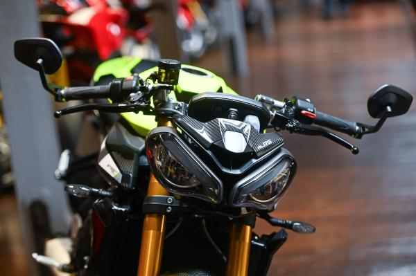 Triumph Street Triple front