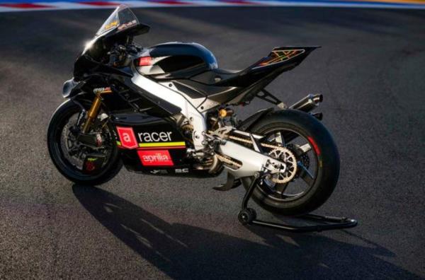 Aprilia RSV4 X ec3ma side